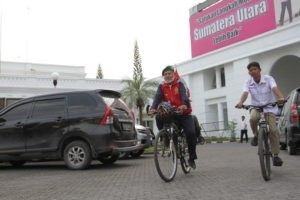 Andik Menunjukkan Kebugarannya di Kantor Gubsu