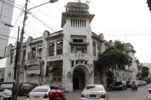 Yogoy/Gedung Waren Huis (tampak depan)