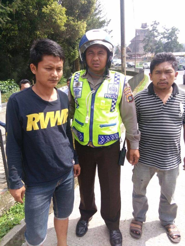 Salip Bus Murni, Malah Murni Laga Kambing Sama Colt Diesel (4)