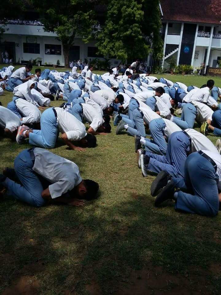 UNBK Selesai melakukan sujud syukur