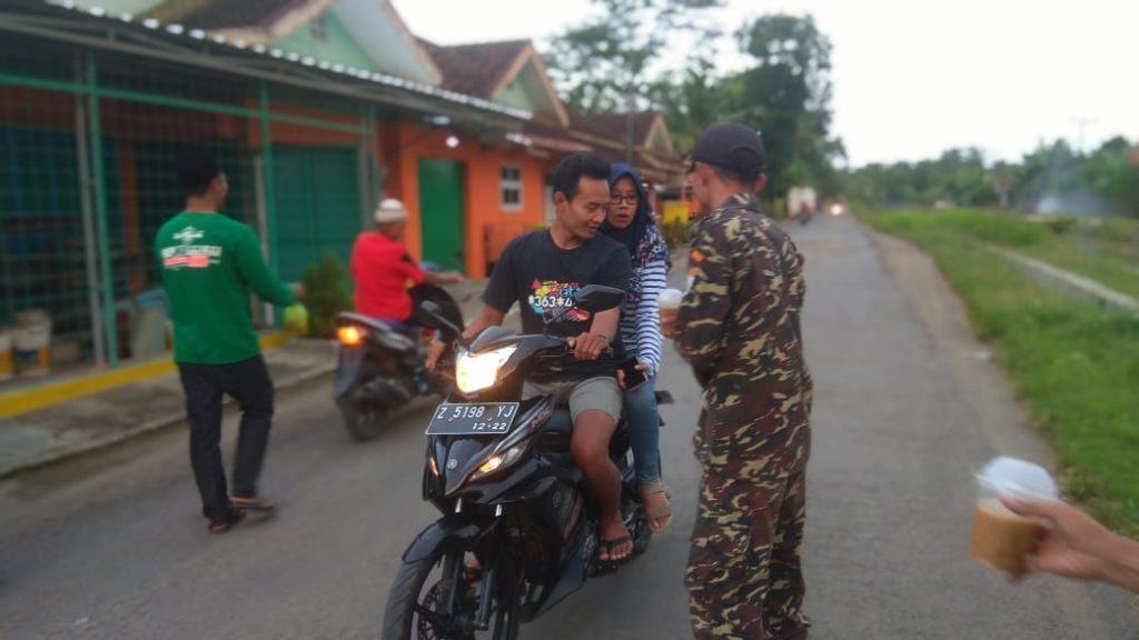 GP Ansor Berbagi Takjil