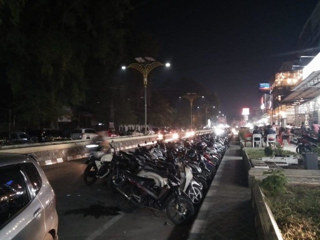 Parkir Tak Disiplin