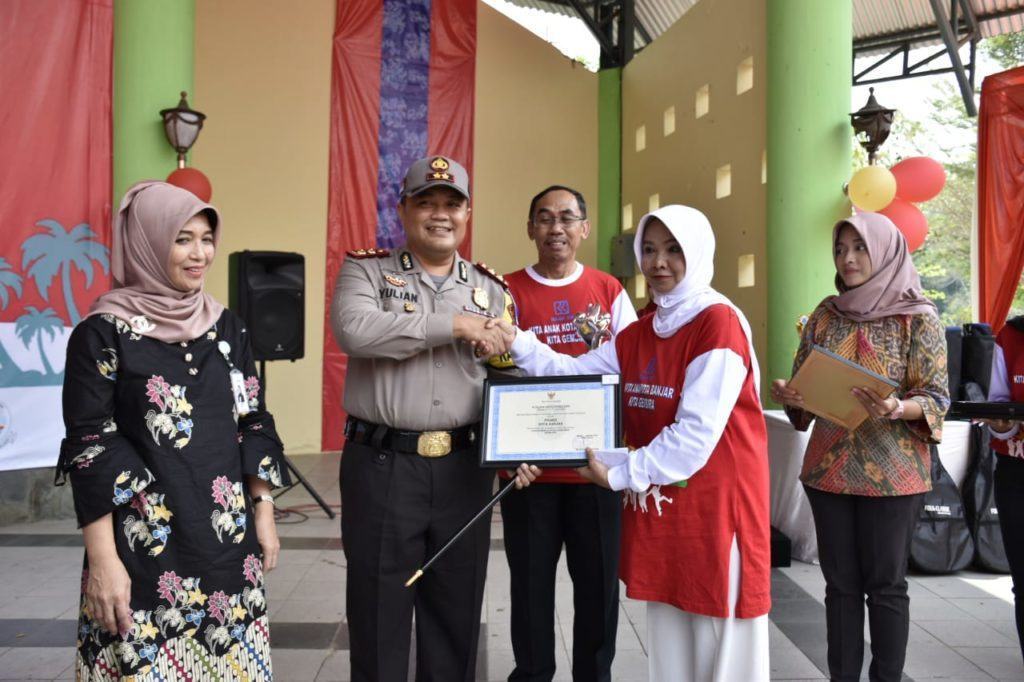 Jambore Anak, Walikota Banjar Berikan Piagam Penghargaan kepada Kapolres