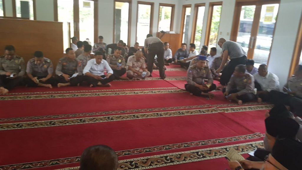 Personil Polri Gugur Saat Bertugas, Polres Banjar Laksanakan Shalat Ghaib