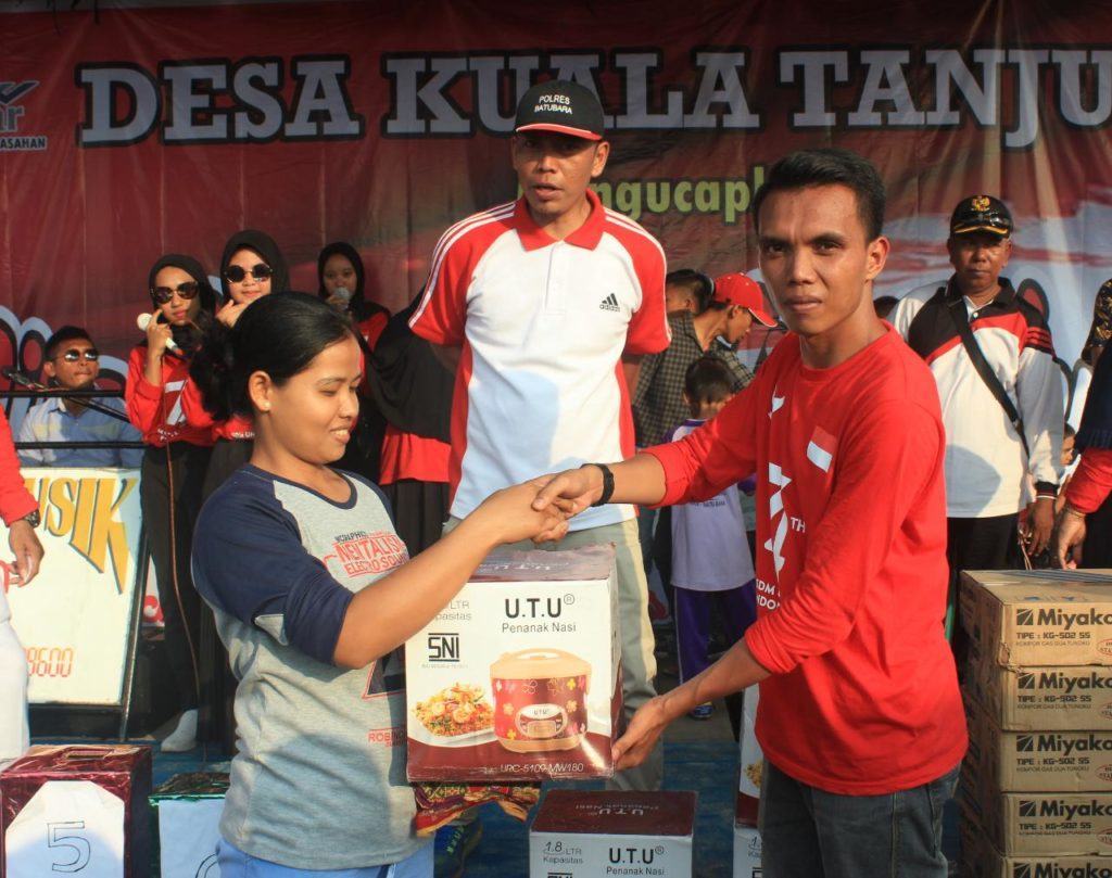 Jalan Sehat Kuala Tanjung, IPKTB dan Pemdes Tampil dengan Jiwa Patriotis