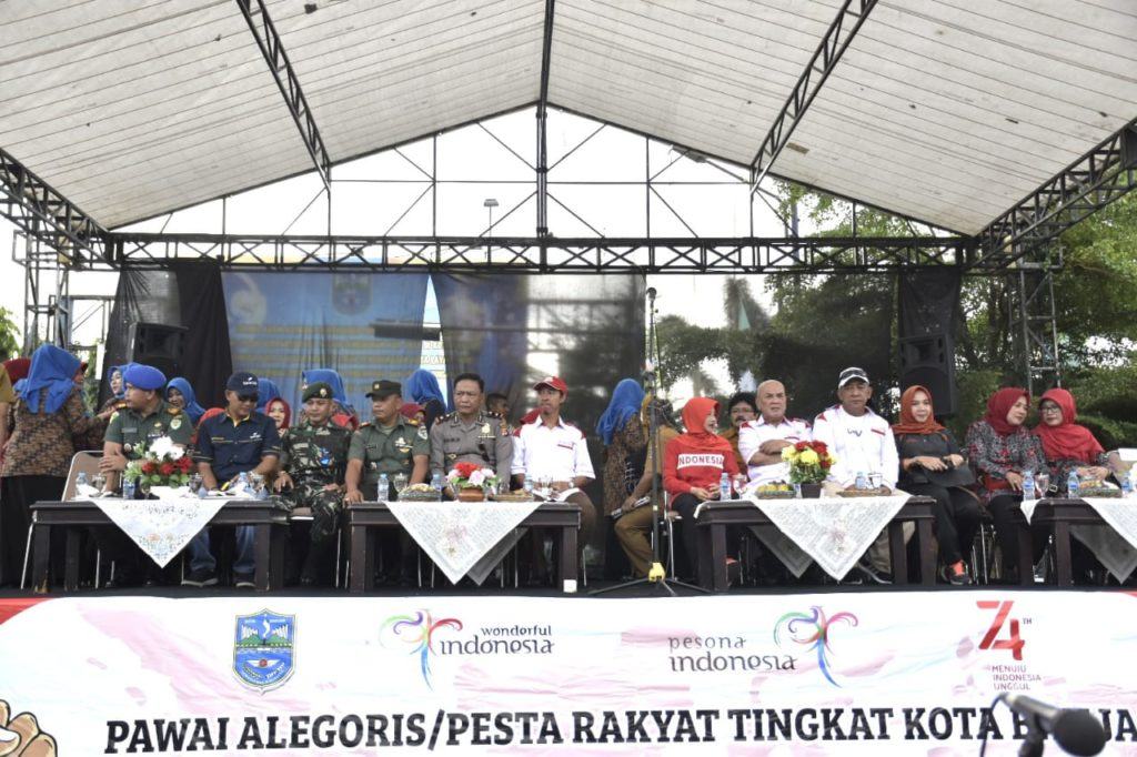 Pawai Alegoris Banjar, Menarik Wisatawan dan Waka Polres Ikut Meriahkan
