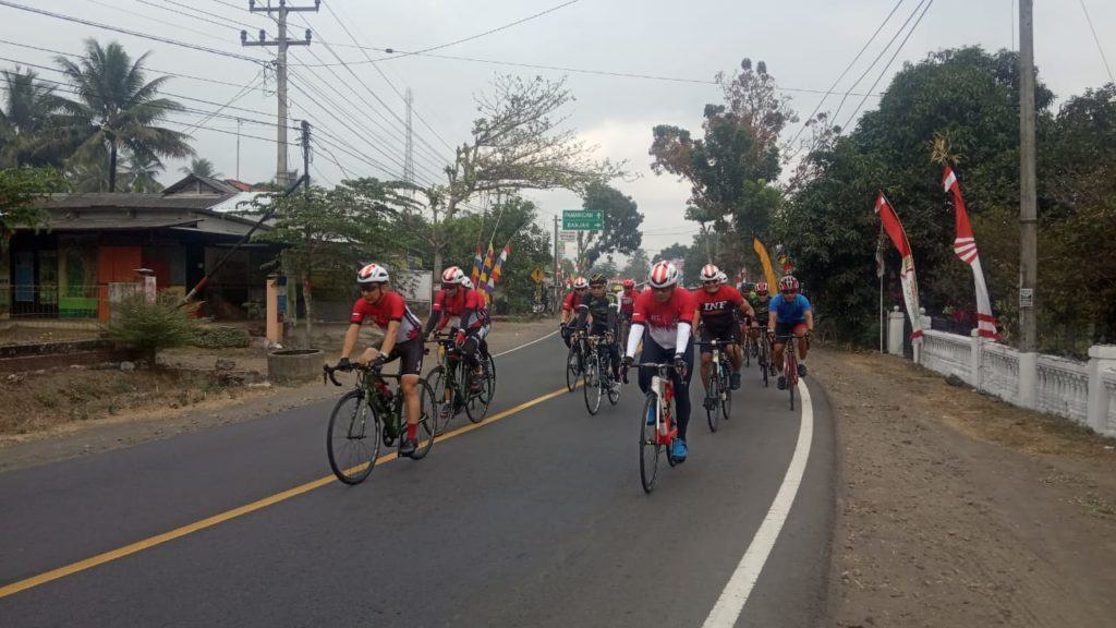 Goes Bareng Kemerdekaan, TNI dan Polri Bersepeda 100 KM