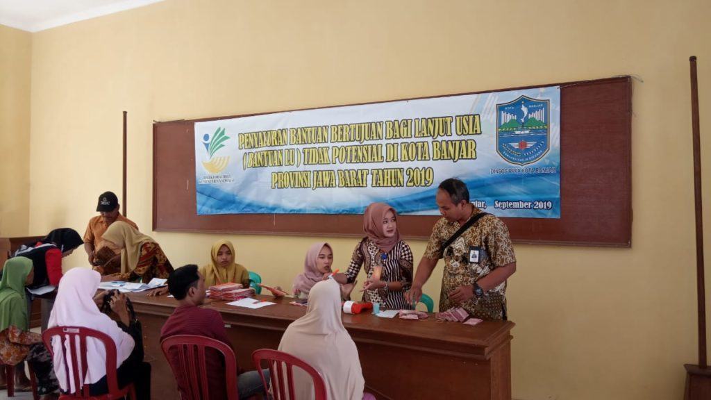 Dinas Sosial Banjar, Salurkan Bantuan Lansia
