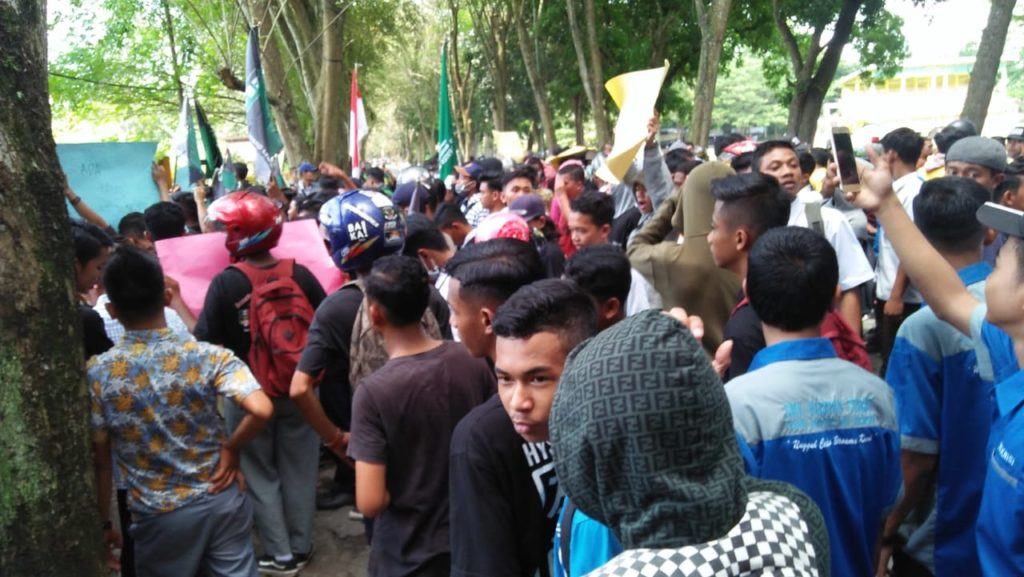HMI Cabang Langkat, Kadis Pendidikan Temui Mahasiswa di Gedung DPRD