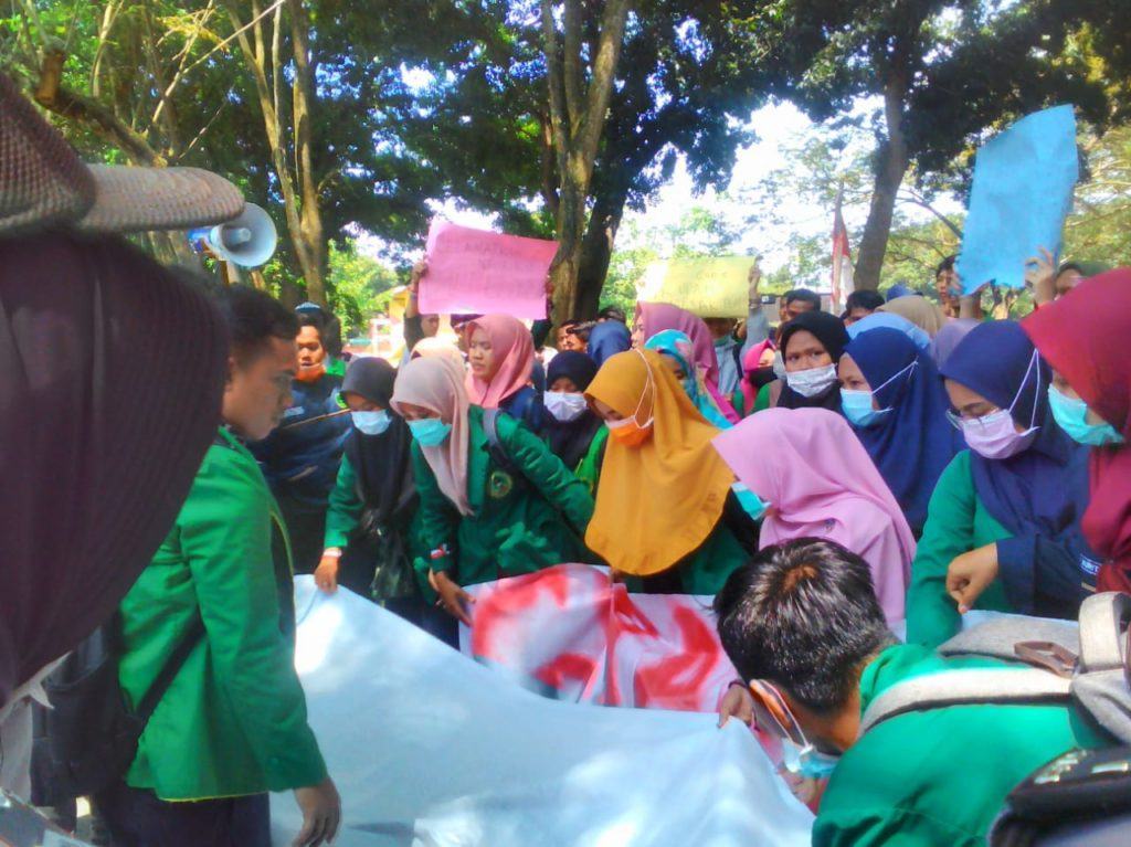HMI Cabang Langkat, Kadis Pendidikan Temui Mahasiswa di Gedung DPRD