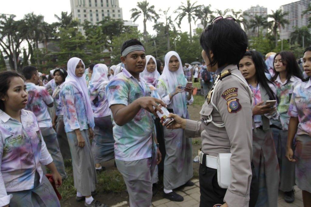 [Foto] Ragam Aksi Corat-Coret Seragam di Kota Medan
