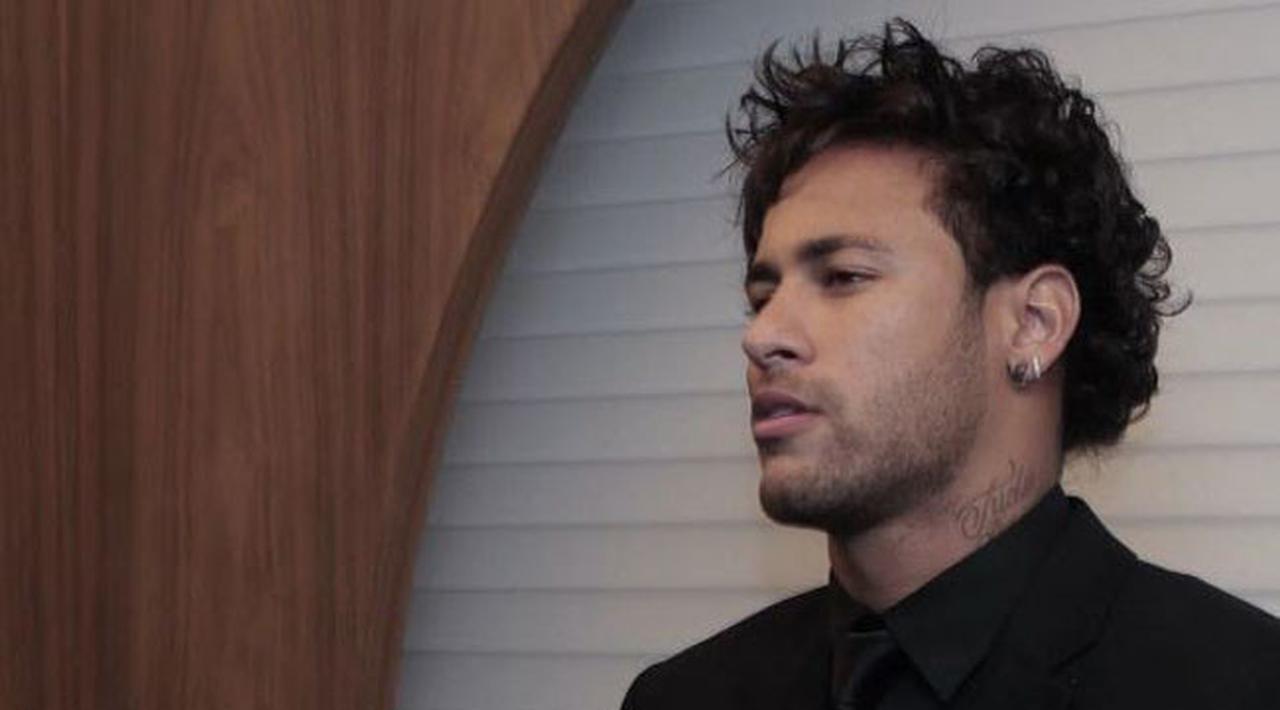 Gaya Flamboyan Neymar Yang Bikin Cewek Histeris