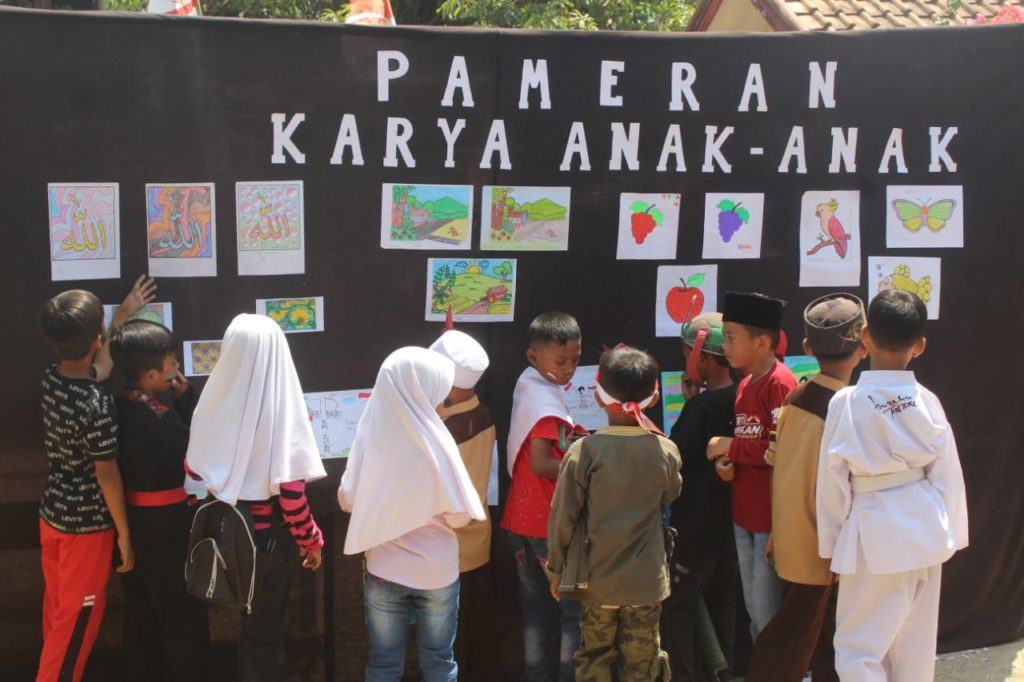 Karang Taruna Dan Mahasiswa/I KKN ISBI Bandung, Peringati HUT RI ke-74