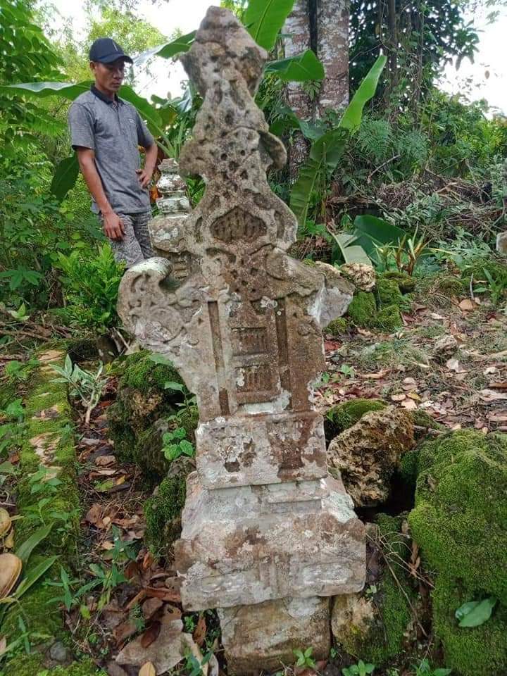 Diatas Bukit Pulau Nias, Situs Nisan Islam Aceh Menyatu dengan Artefak Megalikum