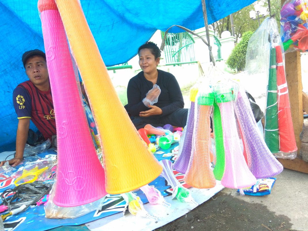 Penjual Terompet Musiman
