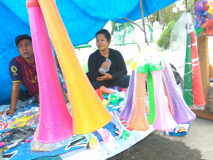 Penjual Terompet Musiman