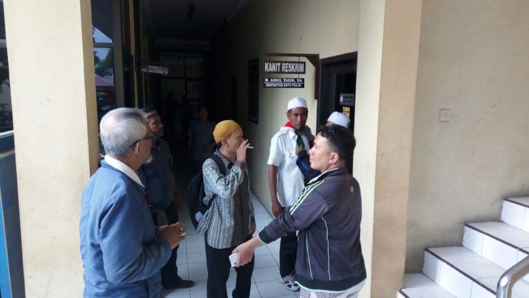 Pemuda Tionghoa diarak ke kantor Polisi