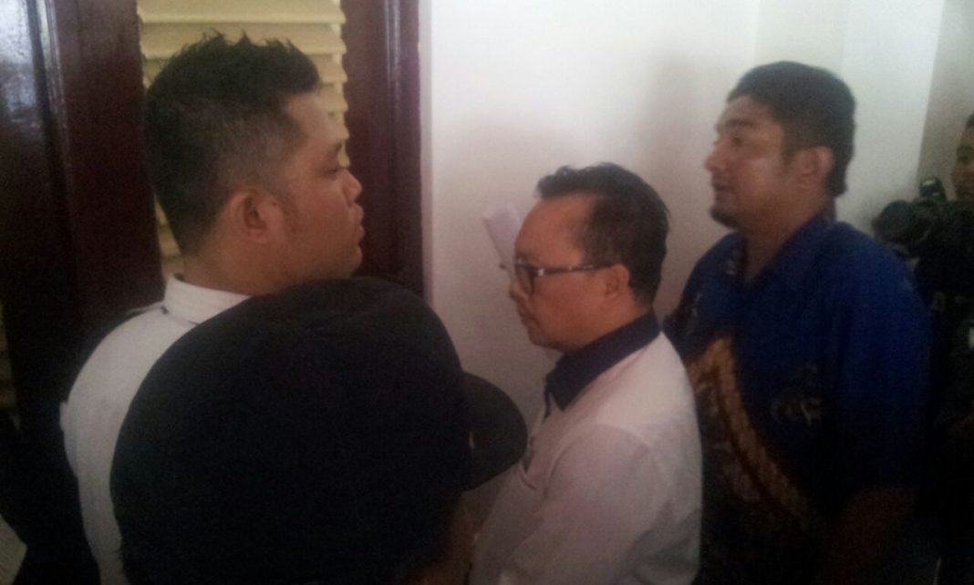 Ramadhan Pohan Dikerumuni Masa Saat di Pengadilan Negeri Medan