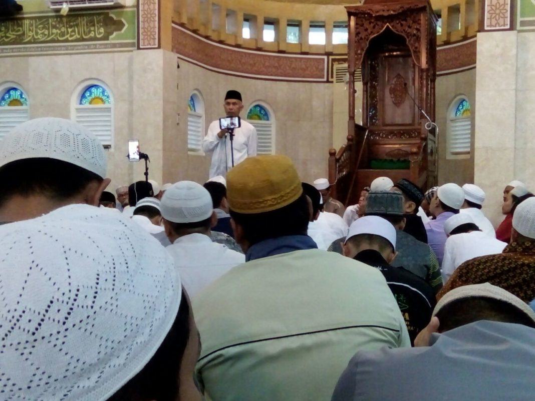 Walikota Padang Sumatera Barat H. Mahyeldi Ansharullah, SP. Dt Marajo saat memberi tasyiah di Medan