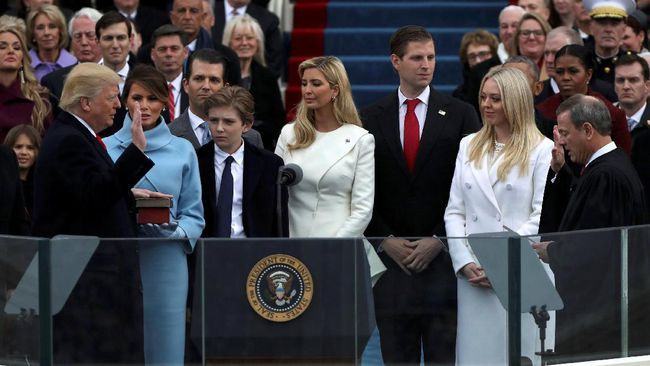Reuters/Donald Trump disumpah sebagai Presiden Amerika Serikat