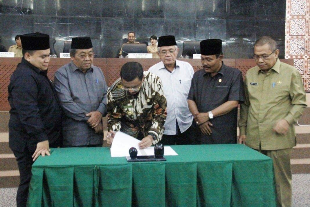 Gubsu tandatangani Ranperda APBD Sumut 2017
