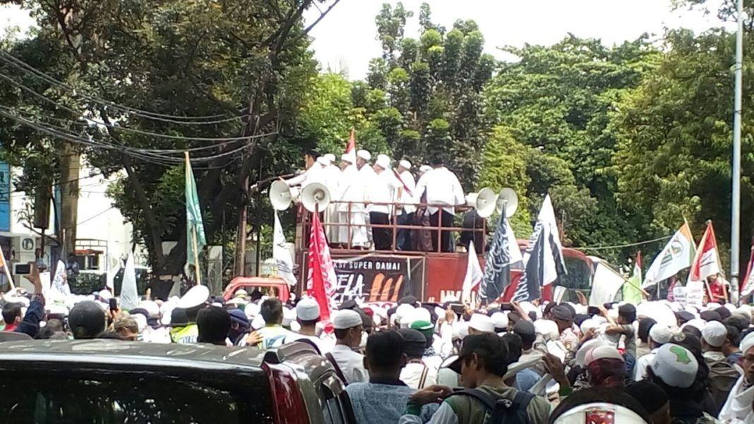 Net/Massa FPI kawal pemeriksaan Habib Rizieq