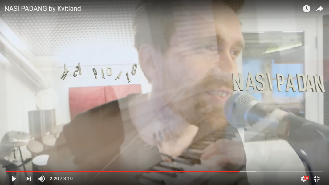 Audun Kvitland menyanyikan lagu 'Nasi Padang'