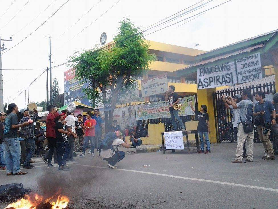 Panggung Aspirasi Rakyat di Depan Kampus ITM