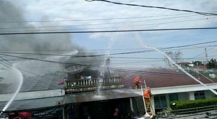 1 dari 1.643 Cetak semua Di jendela baru Maruli Rugi 50 Juta Akibat Arus Pendek Berujung Kebakaran
