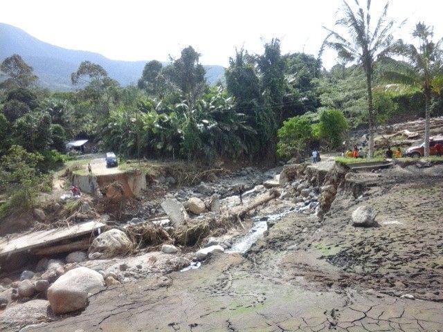 jalan alternatif dari Desa Sibio-bio Jae ke Huta Ginjang. jembatannya ambruk