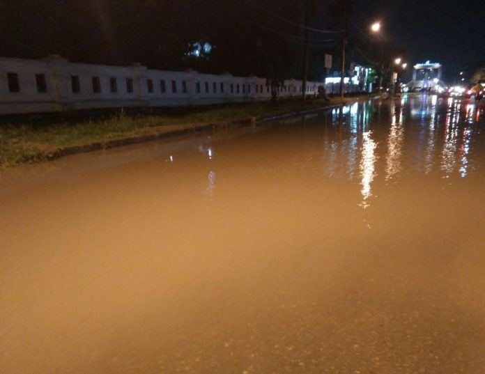Didepan Kampus UNIMED terendam Banjir
