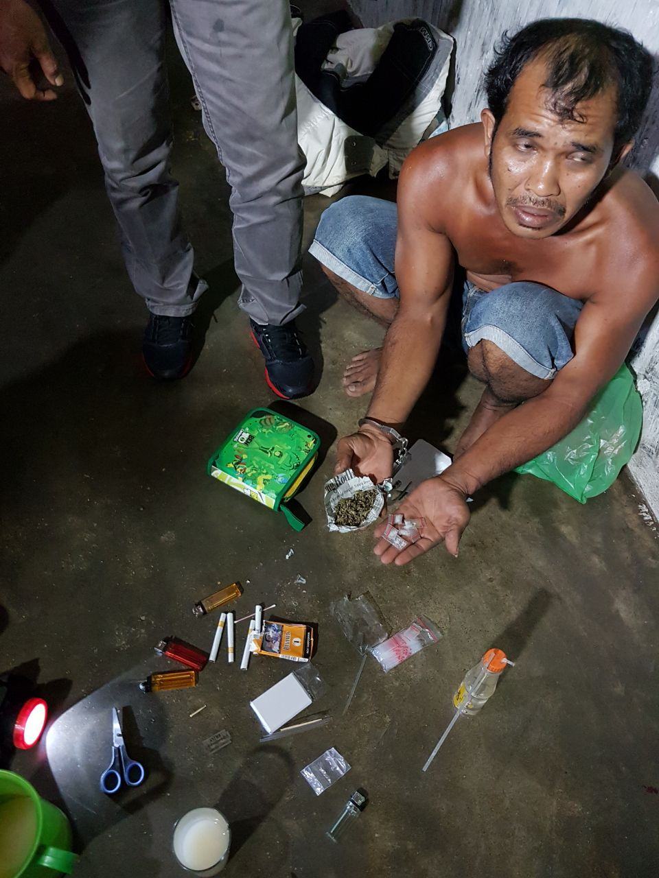 Intel Kodim 0208/Asahan menangkap bandar narkoba di kecamatan sei suka. batubara