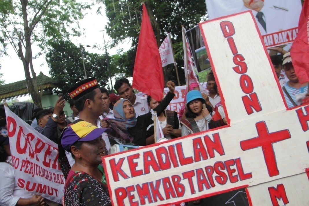 Protes Makam Leluhurnya Dibongkar, Warga Desa Janji Manahon Gruduk Kantor DPRD Sumut Masyarakat Desa Janji Mauli gruduk kntor DPRD sumut