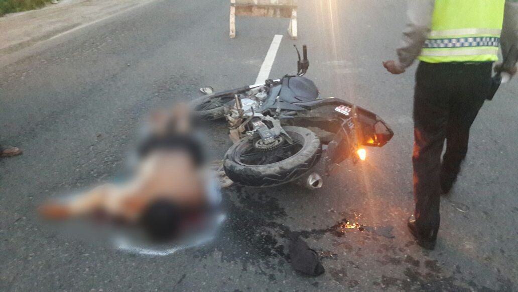 Tabrak Dari Belakang, Pengendara Vixion Tewas