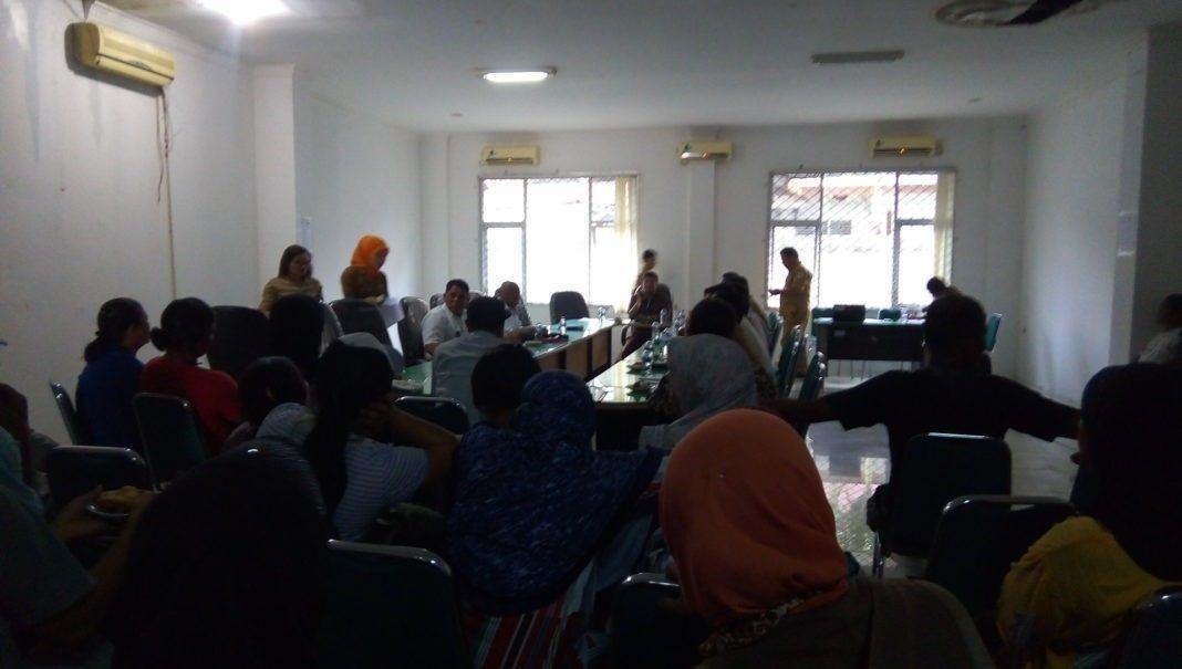 Pedagang yang Berjualan di Pasar Terpadu Pandan meminta Pemkab Tapteng dan DPRD agar memberikan izin berjualan kembali di Pasar Onan Sibuluan.