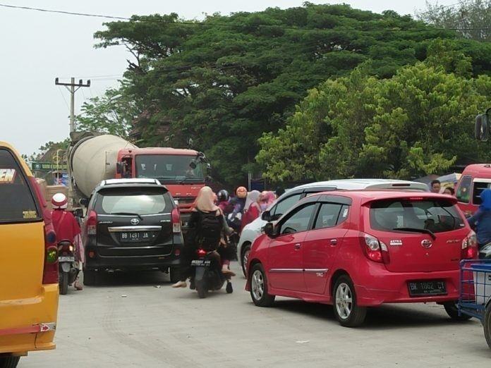 Jalan Depan UIN SU Macet