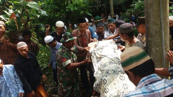 Dikebumikan Korban Banjir Bandang