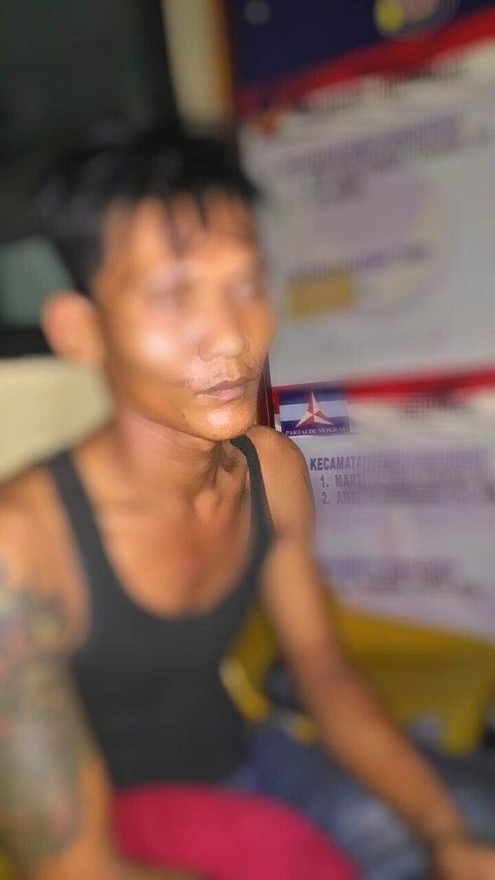 Feri Gagak Marbun membongkar kedai Lina