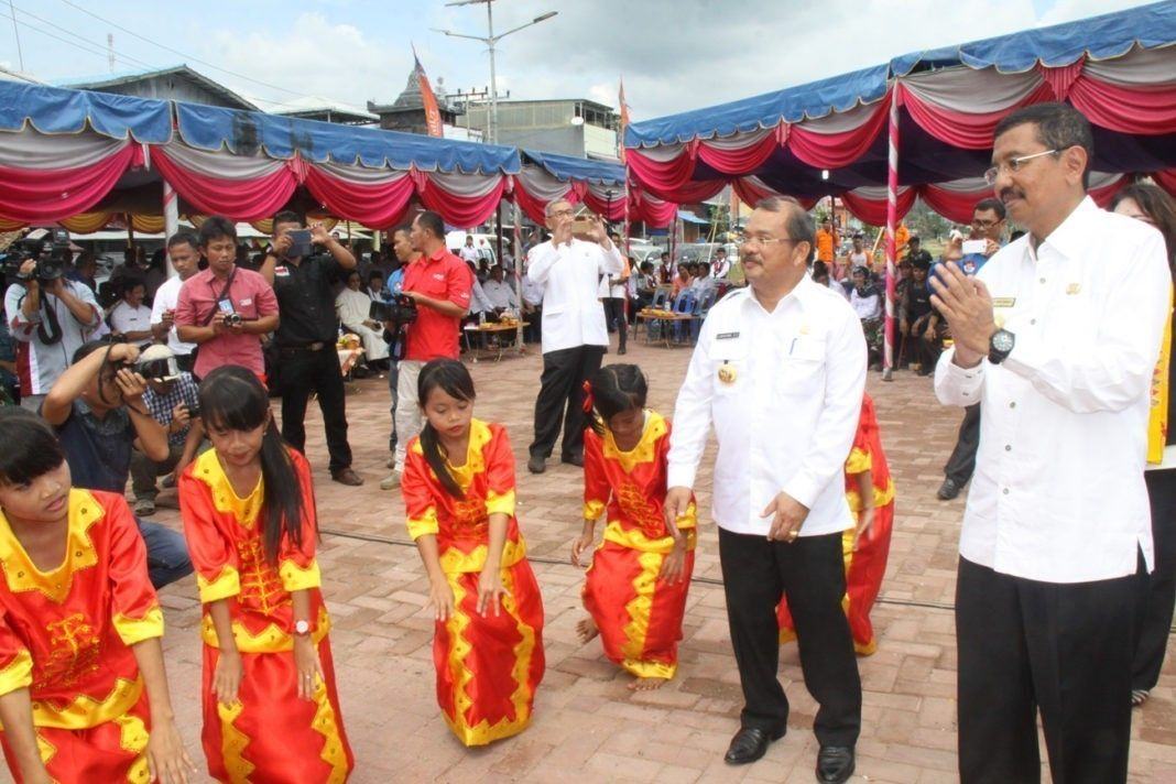 Peringatan Gempa Nias, Tengku Erry Menari Siaga Bencana Dengan Murid SD T.Erry datang ke gunug sitoli memperingati 12 tahun gempa nias