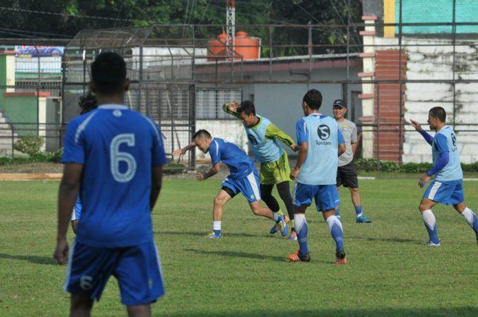 Persib Bandung Melakukan Persiapan di Stadion Teladan Medan