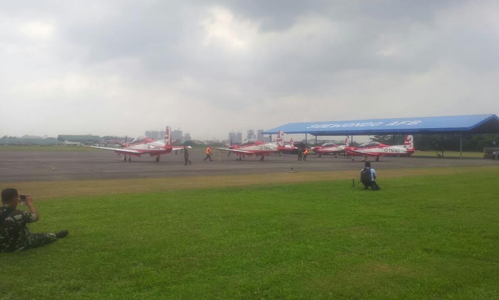 Pameran Alutsista dan Atraksi Pesawat Akrobat