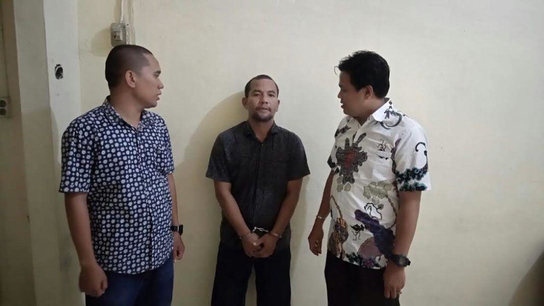 Tersangka diamankan polisi
