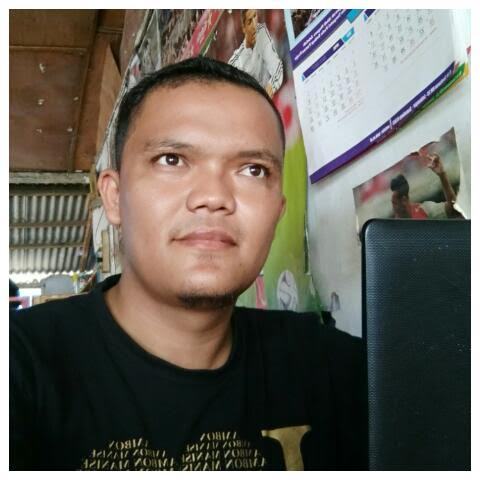 Skretaris PWI Kabupaten Batu Bara Erwin. S.Sos saat diwawancarai sejumlah wartawan di bilangan kota lima Puluh. Kamis (23/3)