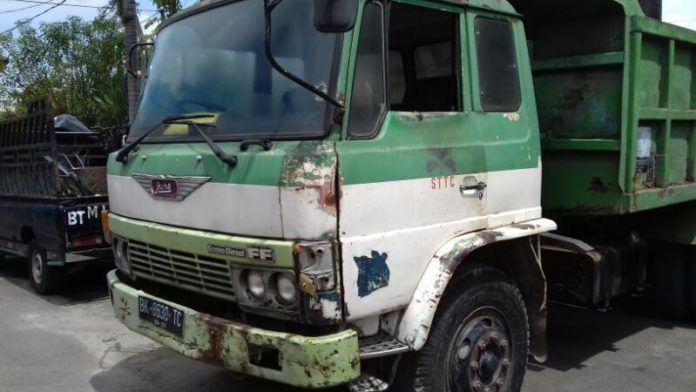 Asik Naik Sepeda Bocah Ini Tabrak Truck PT STTC