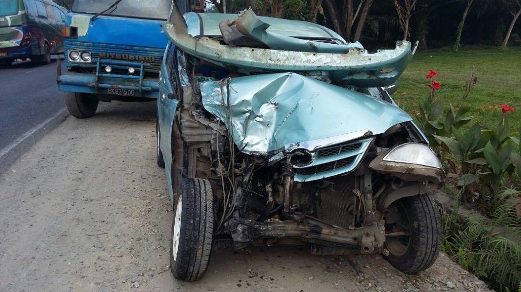 Avanza  Bertabrakan dengan Truck, Penumpang Luka-luka