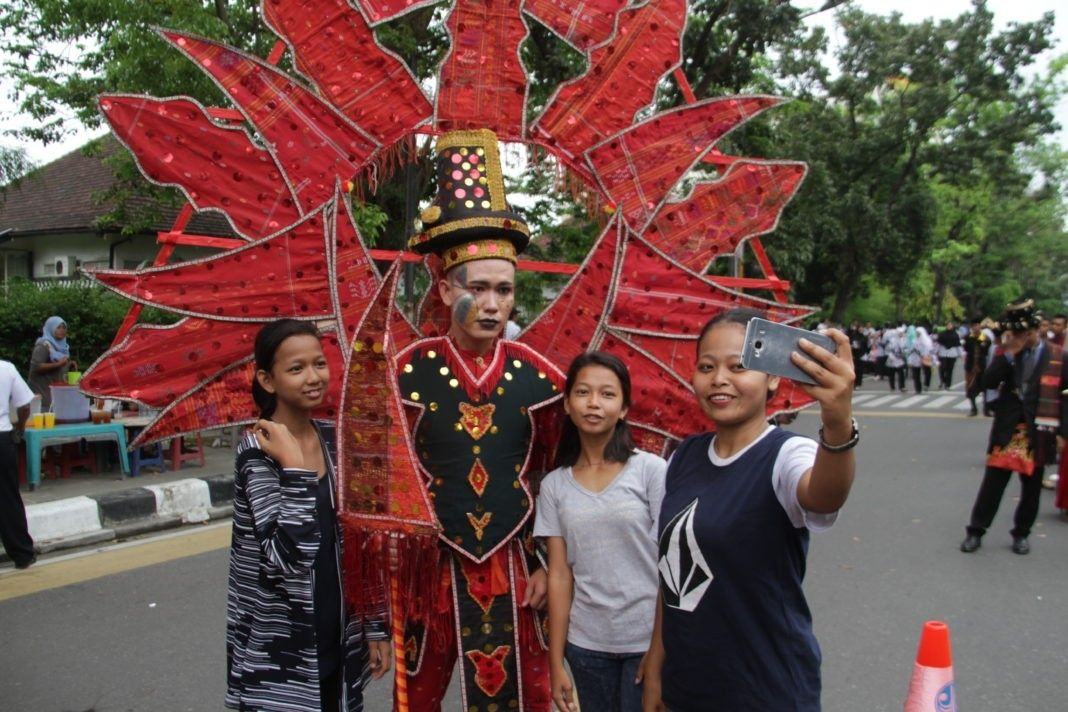 Hari Jadi Sumut Ke-69, Teriakan Sumut Paten Ramaikan Karnaval