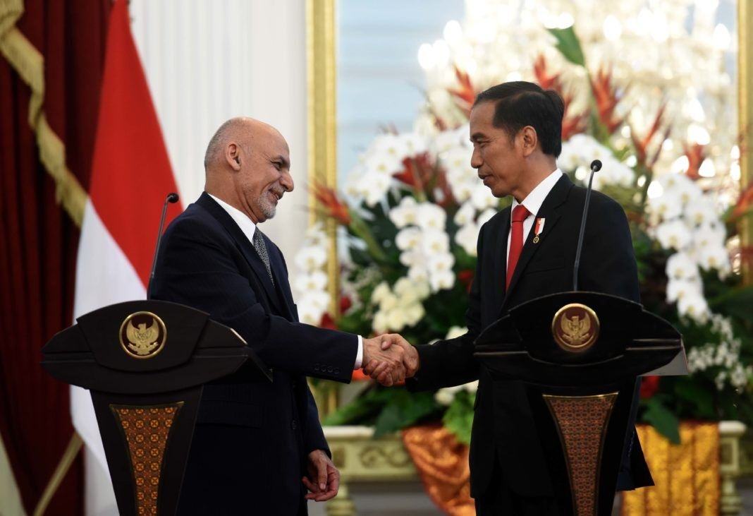 MUDANews.com, Jakarta – Pemerintah Indonesia terus mempererat kerja sama dengan negara-negara sahabat. Presiden Afghanistan Mohammad Ashraf Ghani melakukan kunjungan kenegaraan ke Indonesia pada Rabu sore (05/04). Kunjungan tersebut sekaligus membuat sejarah baru, sebab merupakan kali pertama seorang Kepala Negara Afghanistan berkunjung ke Indonesia. 