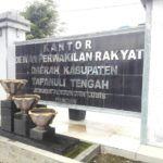 Kantor DPRD Tapteng Sunyi Seperti Tempat Uji Nyali