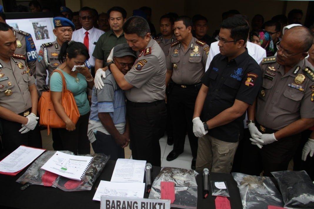 Keluarga Korban Pembakaran Rumah di Tuntungan Nangis Dipelukan Kapolda