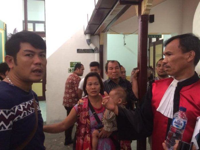 Kesaksian Polisi Pancing Amukan Keluarga Terdakwa Penyiraman Bensin